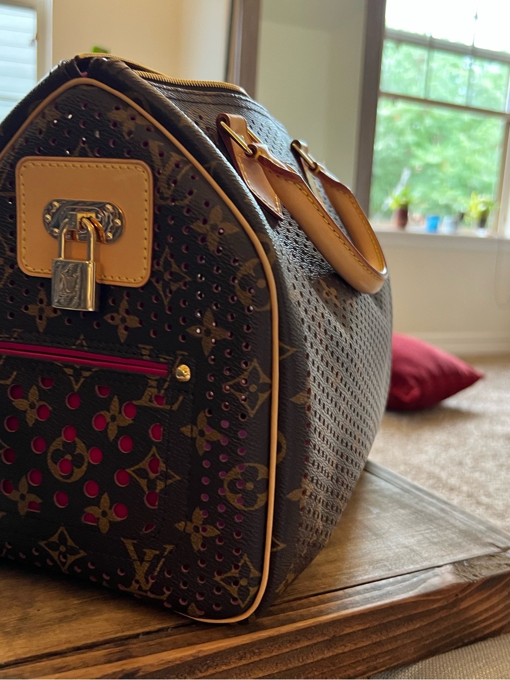 Louis Vuitton Limited Edition Monogram Perforated Speedy 30 in Fuchsi - Picture 3 of 9